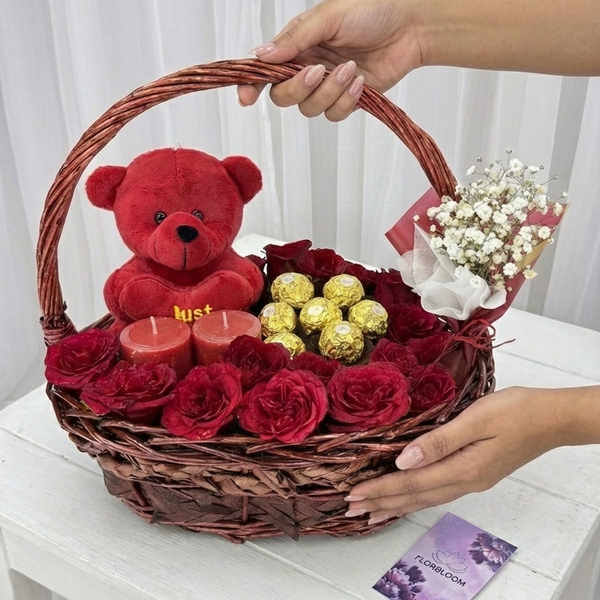 Grand Red Rose & Rocher Gift Set