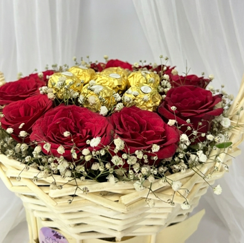 The Grand Rose & Chocolate Hamper