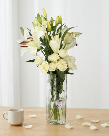 Snowy Blooms & Lily Dreams